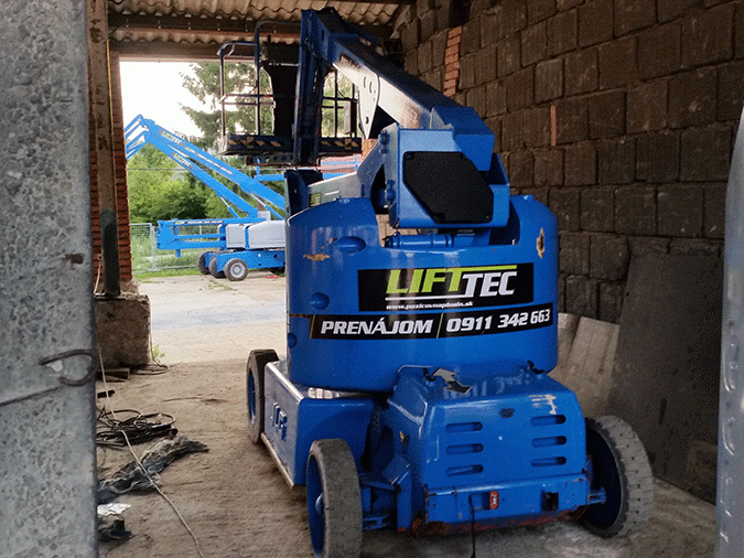 JLG M400 AJPN - 2