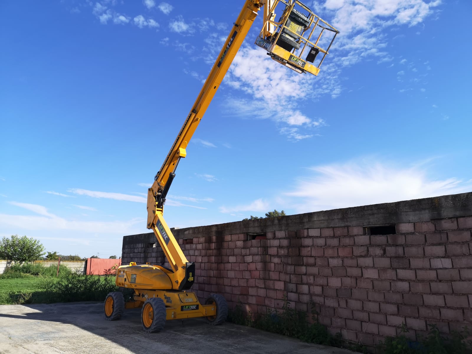 JLG M600 AJPN - 2